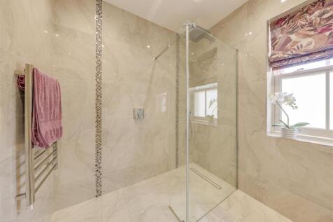 En Suite Shower Alt