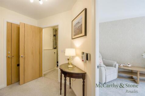 8704176-interior12.jpg
