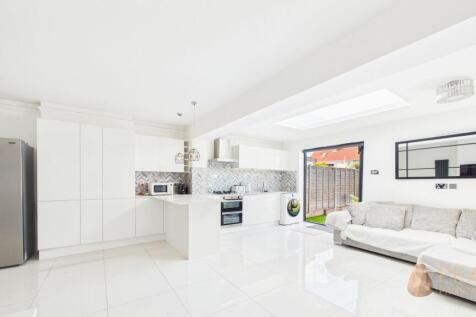 Open Plan Kitchen / Dining / Living Room
