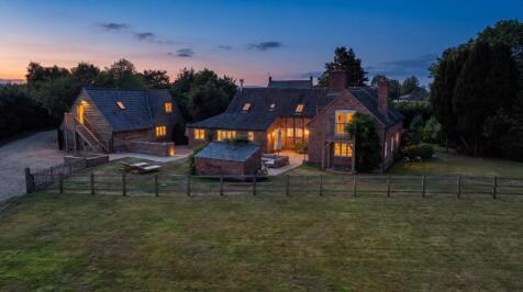 Wynnstay Barn - Dusk.jpg