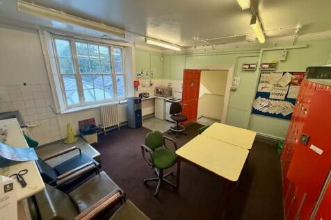 Staff T202511171239.jpg