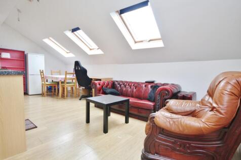One bedroom apartment in SE25. Quick and easy access to the nearby markets and close to local transportation.