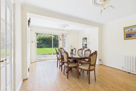 9. CAM04922G0-PR0010-STILL005