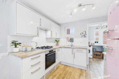 CAM03218G0-PR0837-STILL005