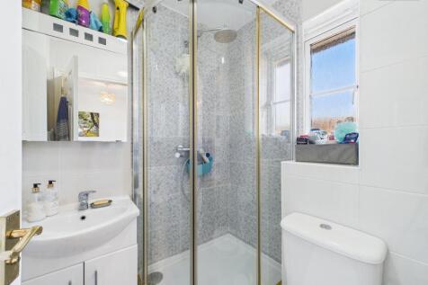 En-Suite To Master Bedroom