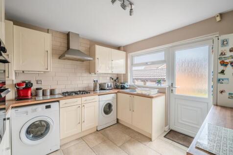 24 Larch Close-16.jpg