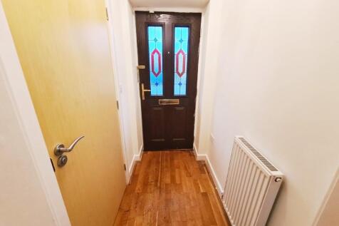 3 bed, 1 bath Semi-Detached in Manchester - Photo 10