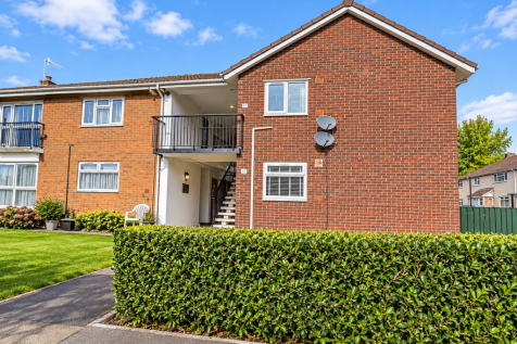 2 Bedroom Flat in NP44 8ST