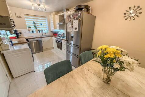 Kitchen/ Dining Room