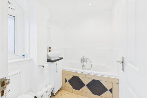 CAM04968G0-PR0079-STILL017