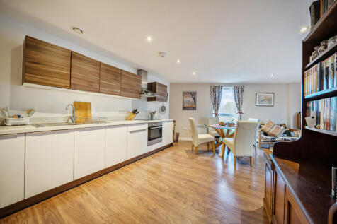 1377057-9-690e130...