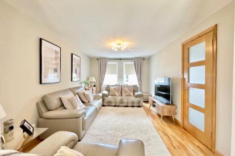 Manuel Avenue, Beith lounge pic