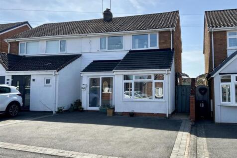 Lyndon Close Halesowen 1.jpg