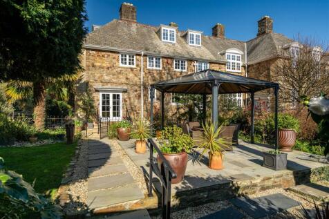 1-Trewinnard-Court_exteriors-04.jpg