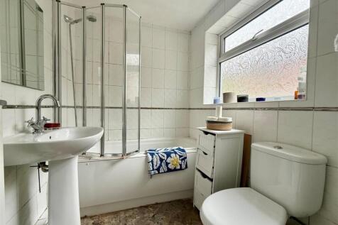 Bathroom.jpg