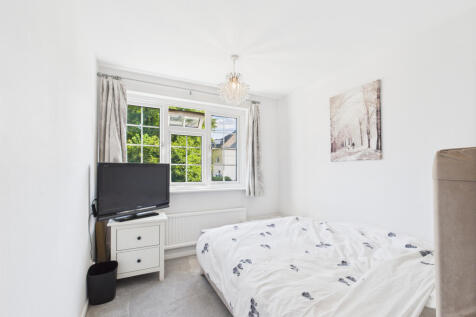 CAM01354G0-PR0558-STILL026