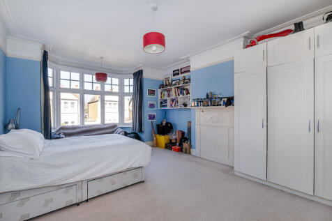 6 bed, 3 bath Semi-Detached in glasgow - Photo 11