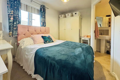 2 bed, 1 bath Apartment in Glasgow - Photo 10