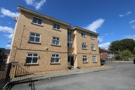 Proud to present this 2 bed 2nd floor flat in a very sought after location. Excellent public transport links to and from Manchester City Centre and universities. Accommodation briefly comprises entran