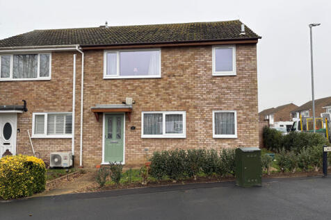 Hayling Avenue, Little Paxton, St. Neots, PE19 6H