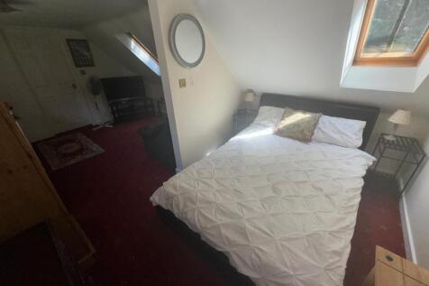 1 Bedroom Flat in WV6 9AX