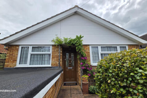 3 bed bungalow for sale Crescent Road, East Barne