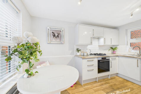 CAM03218G0-PR0837-STILL004