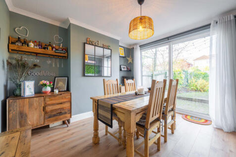 Wainbody Ave South 06421