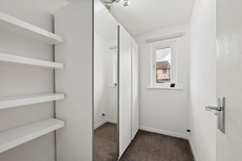 63 Bishops Park 1...