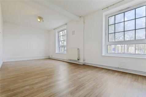 Spacious Two-Bedroom Flat Available Late September Ideally located within walking distance of both Greenwich and Deptford Market, this spacious first-floor flat offers comfortable and well-proportione