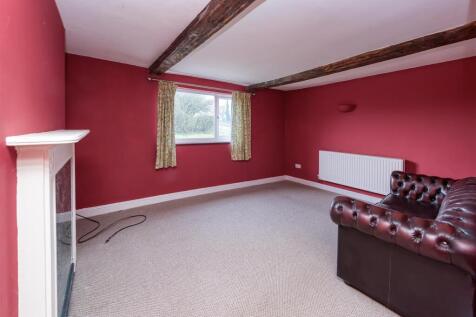 7 Kennels Lane-sitting1.jpg