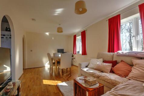 Sitting & Dining Room 2.jpg