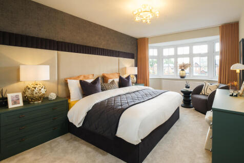 The Oxford Lifestyle - Main Bedroom