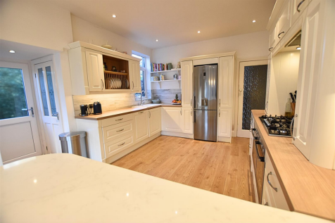 LIVING KITCHEN DINER