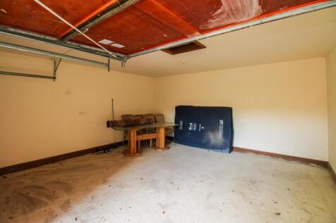 DOUBLE GARAGE