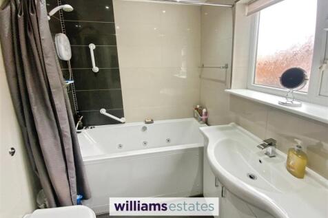 bathroom with spa bath