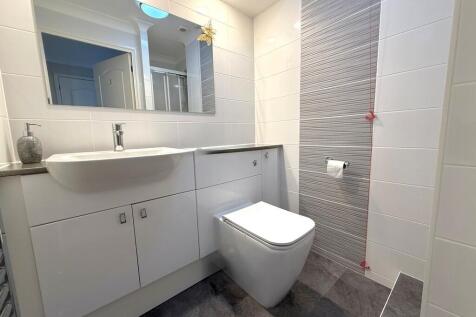 9 Barton Court Sh...