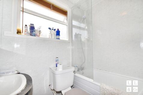 BATHROOM (GROUND FLOOR)