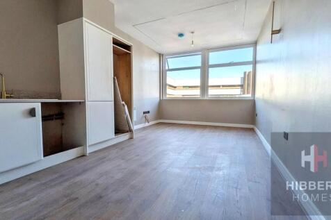 1 Bedroom Flat in SK1 1NE