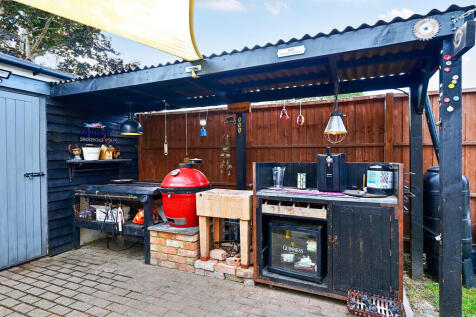25 Lowlands Rd (8...
