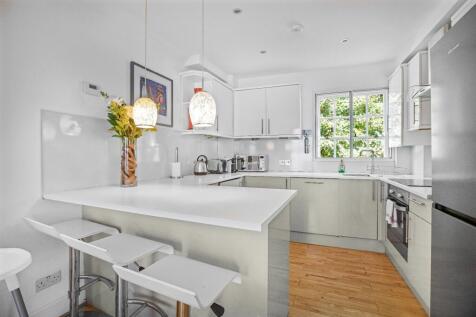 3 bed, 2 bath Detached in manchester - Photo 4