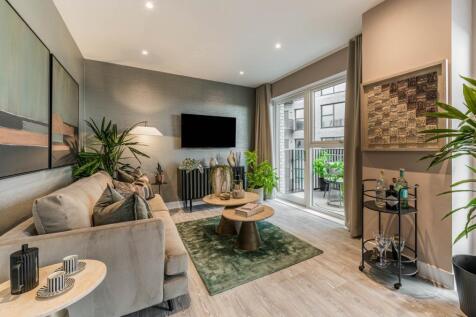 Kew Bridge Rise, Living