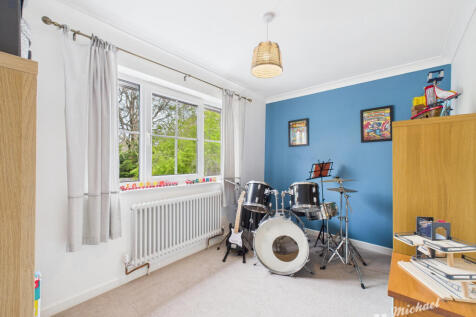 CAM03218G0-PR0606-STILL006