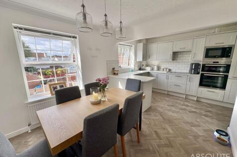 Dining room/kitchen
