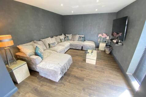 Lounge / dining / kitchen