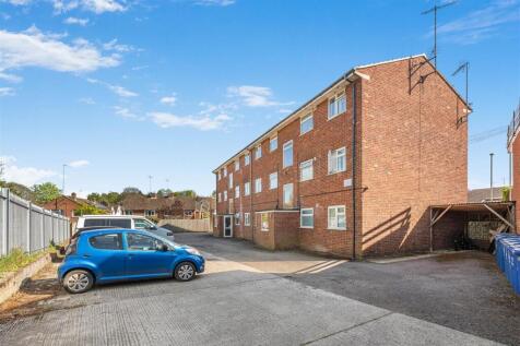 10 Leighsanee Court, Banbury-17.jpg