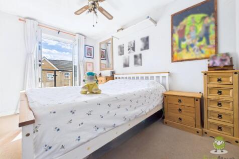 CAM01543G0-PR0151-STILL044