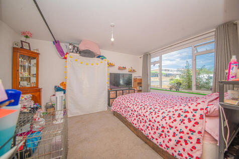 Lounge (currently used as bedroom)