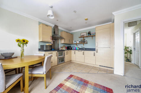 def27f3bf6c241c585cd8c2c8e6e3ddd