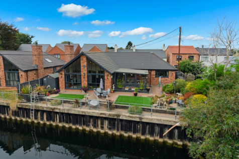 EweMove - Spalding - River Bank - Rear Aerial Shot